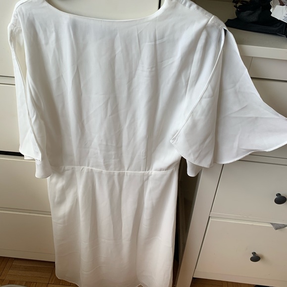 Lulus white flutter sleeve dress M - Picture 4 of 4